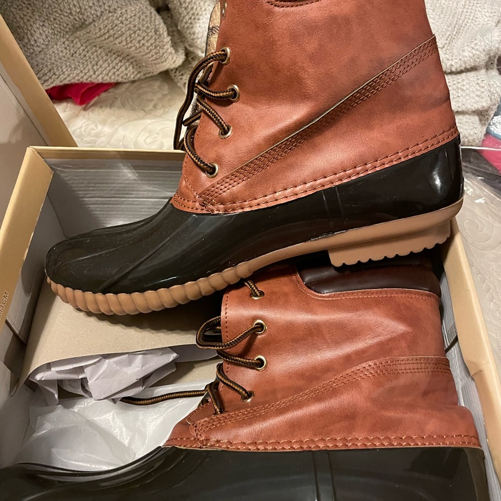 Yoki brand duck boot, tan and black, size 10